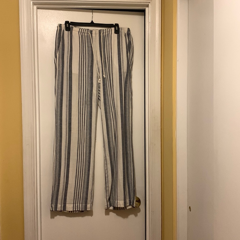 Casual draw string tie spring/summer pants.